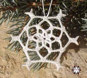 Macramotiv micro-macrame knotted snowflake macramotiv.com how to knotting snowflake ornament migramah DIY makramé csomózás macramee christmas ornament instructions step-by-step steps handcraft