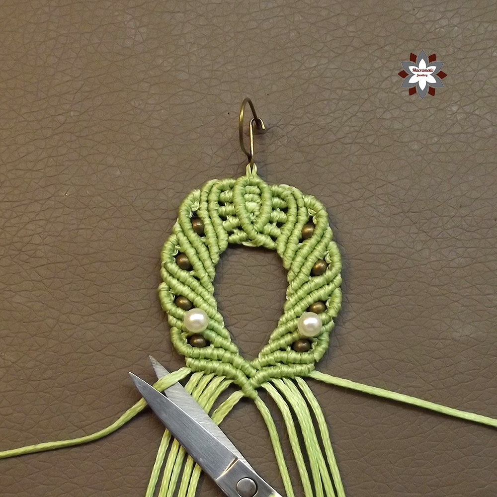 Tutorial Beginner’s easy macrame earrings with tiny metal beads