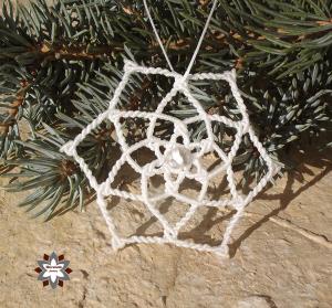 Macrame, knotted snowflake, micro-macrame made by Macramotiv