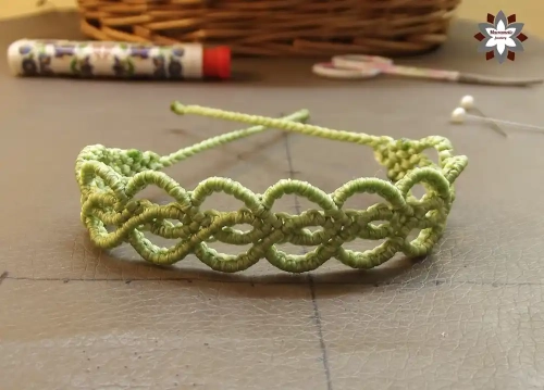 009-Easy-heart-pattern-bracelet-tutorial-1608