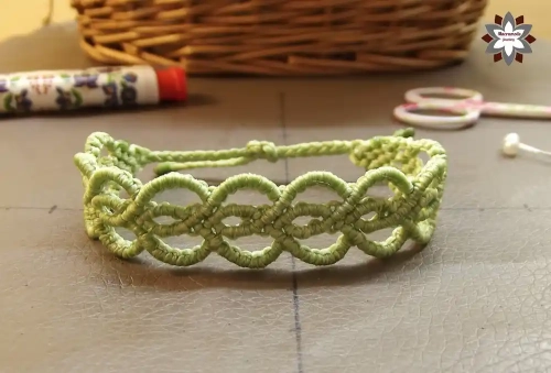 009-Easy-heart-pattern-bracelet-tutorial-1610